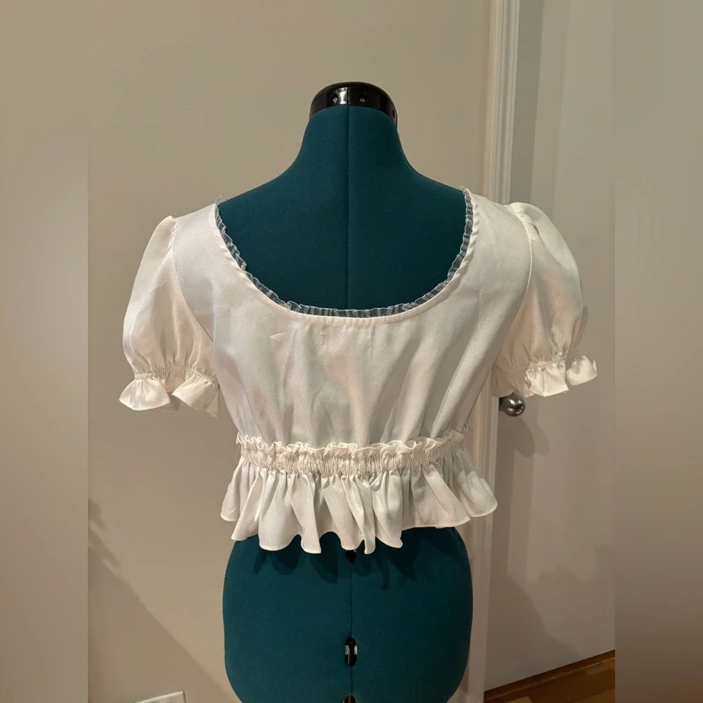 LIONESS small White Ruffled Crop Top tie front, puffy sleeves - Picture 3 of 8